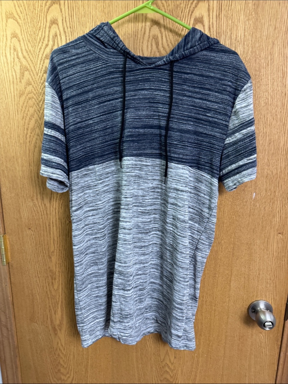 Two-Tone Short Sleeve Hoodie Tee in Navy and Light Gray